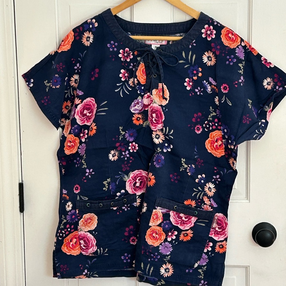 Women’s koi scrub top